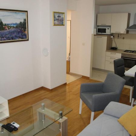 Apartment Pearl-Free Parking Макарска Екстериор снимка