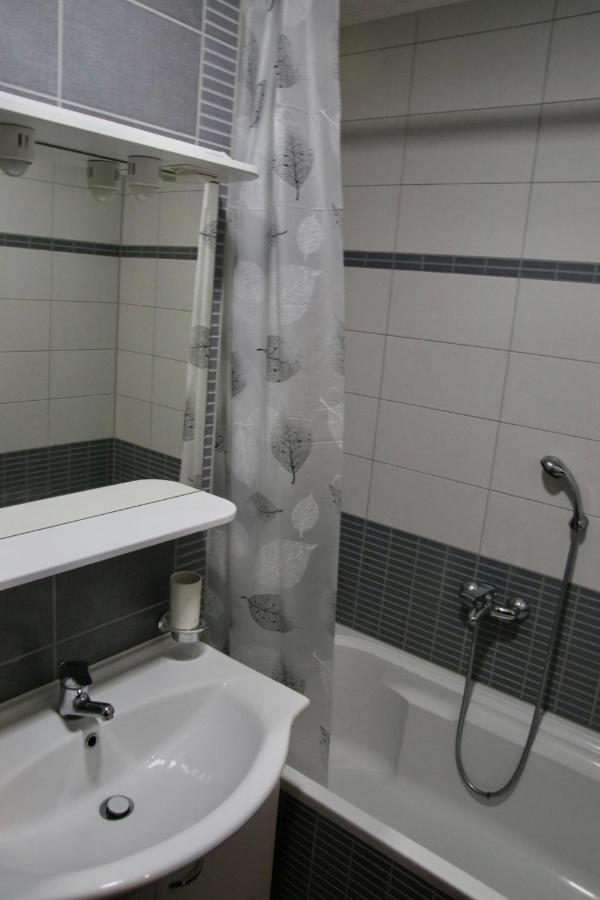 Apartment Pearl-Free Parking Макарска Екстериор снимка