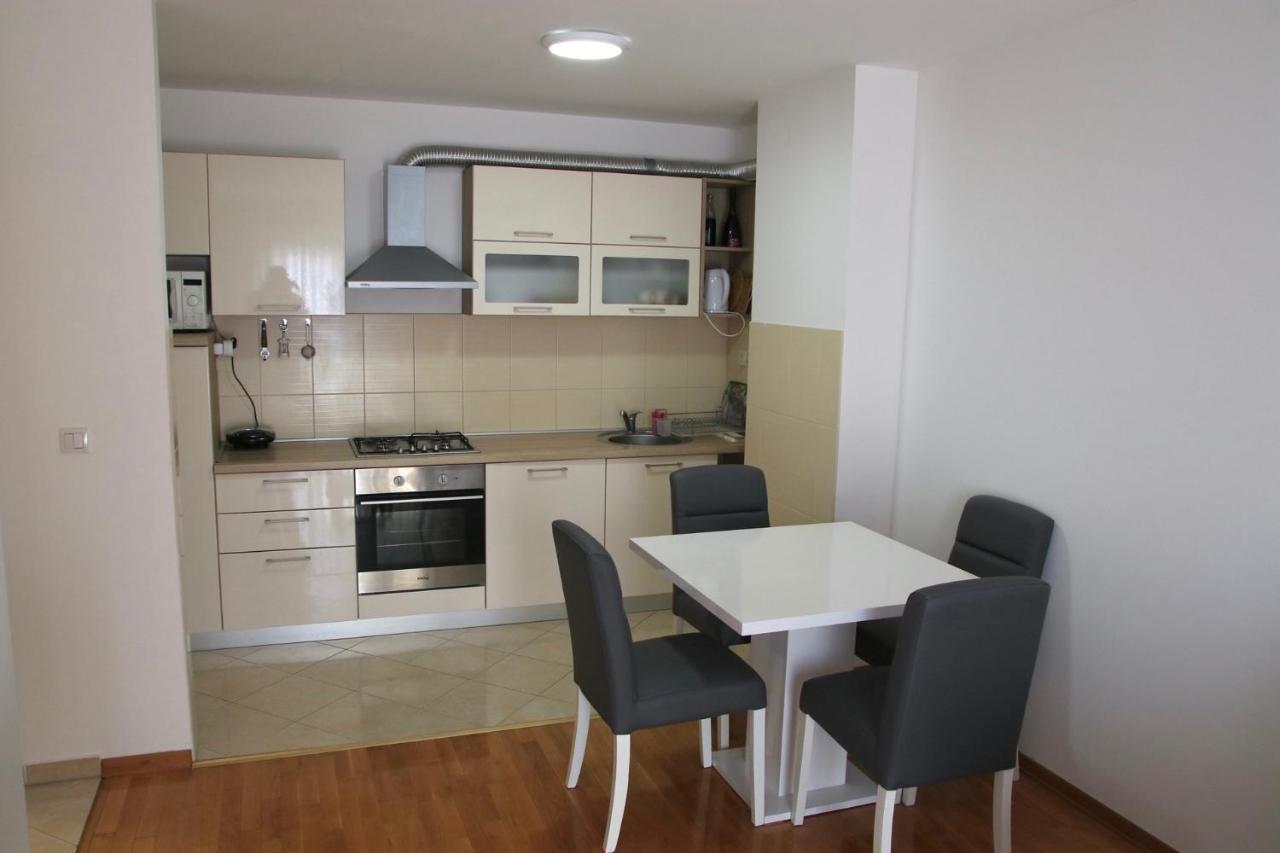 Apartment Pearl-Free Parking Макарска Екстериор снимка